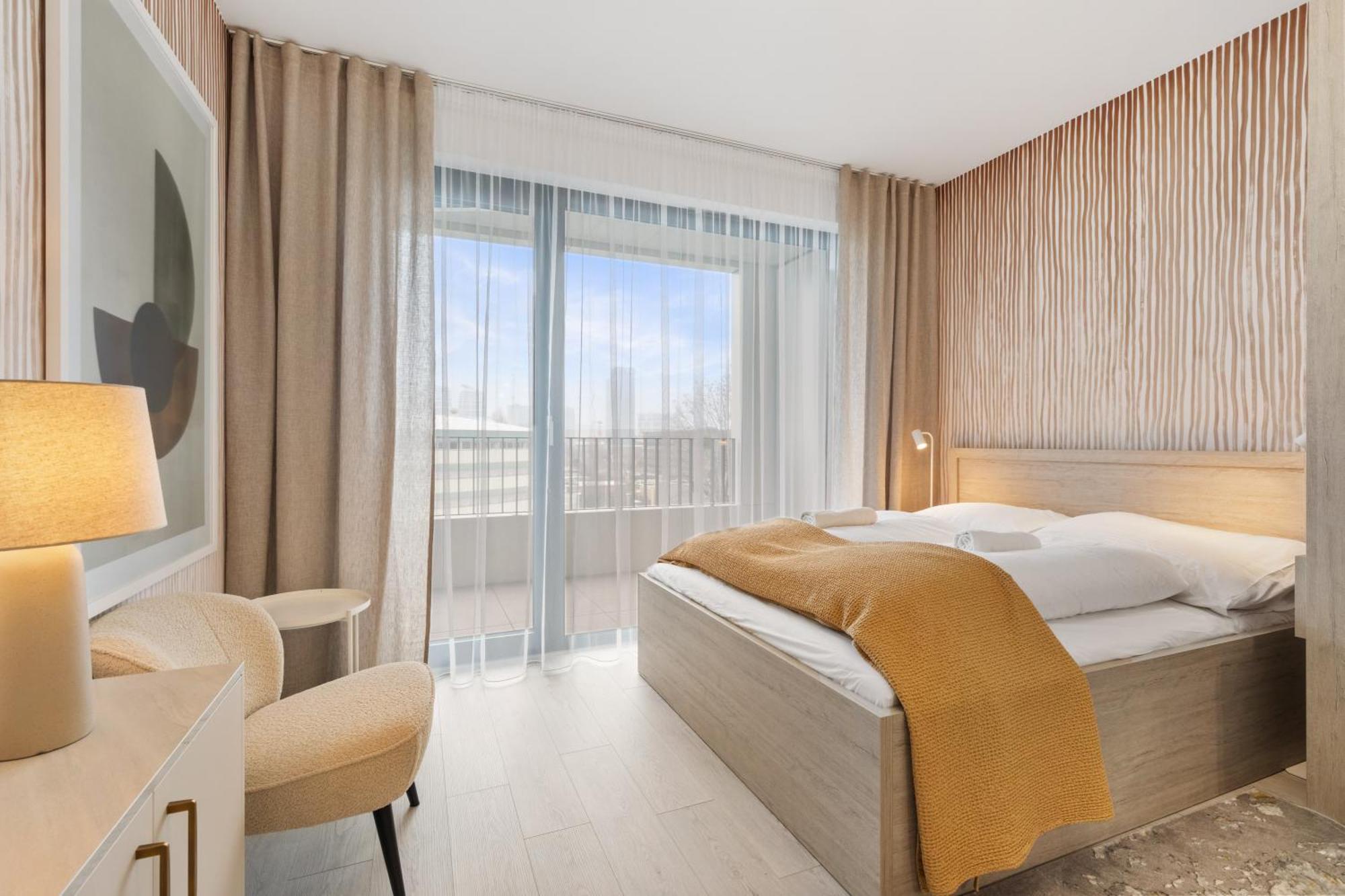 Lam Sophisticated - Ac - Balcony Pressburg