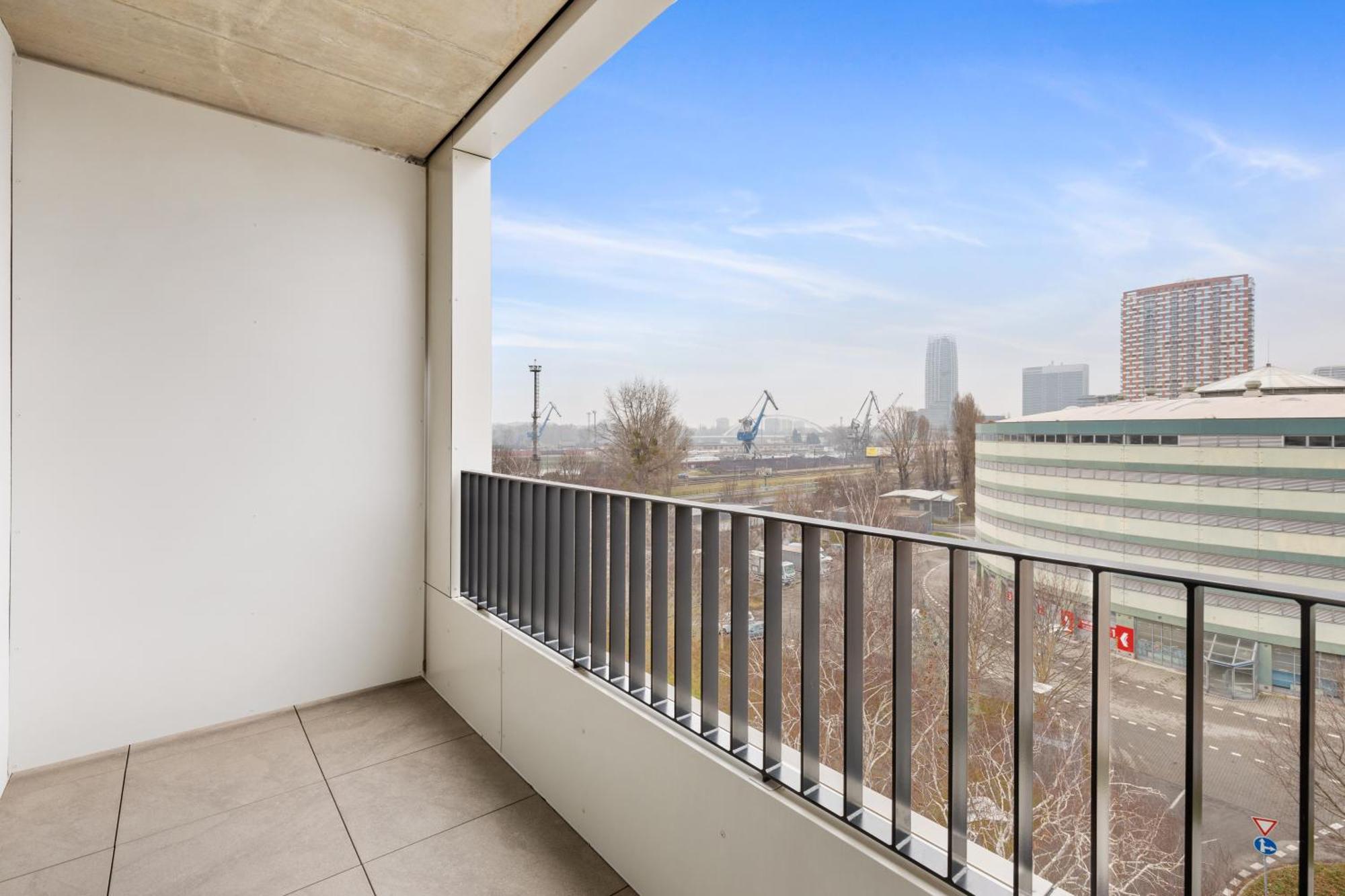 Lam Sophisticated - Ac - Balcony